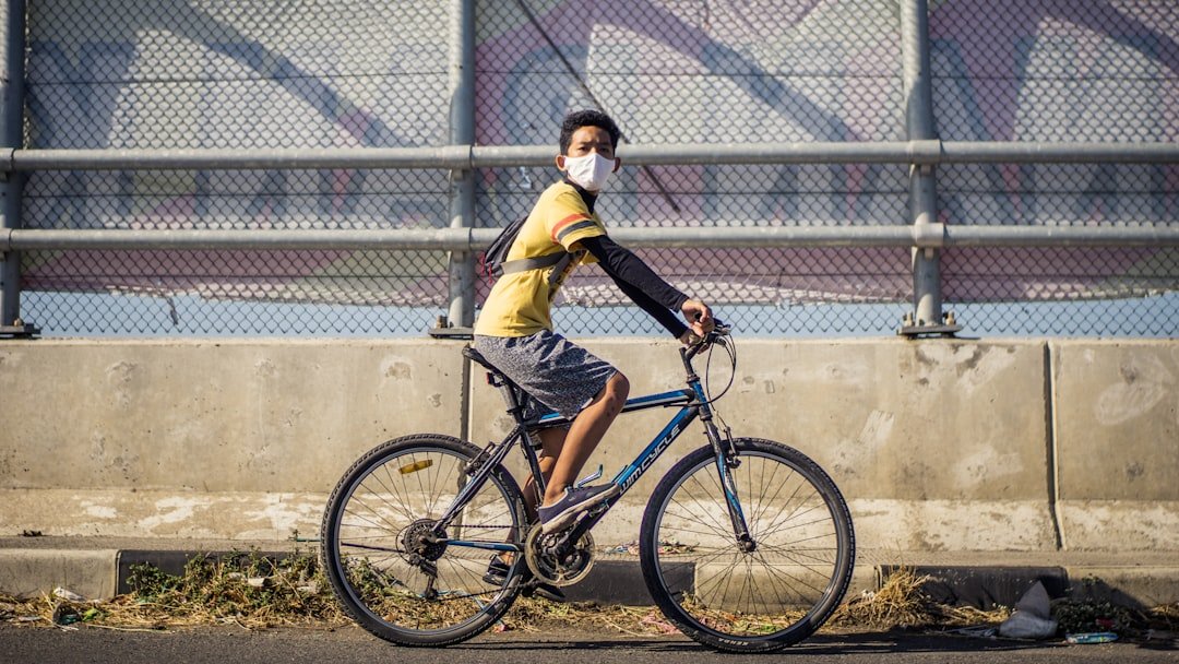 Choosing the Right Reflective Cycling Face Mask for Sun Protection: A Rider's Guide - OPlace