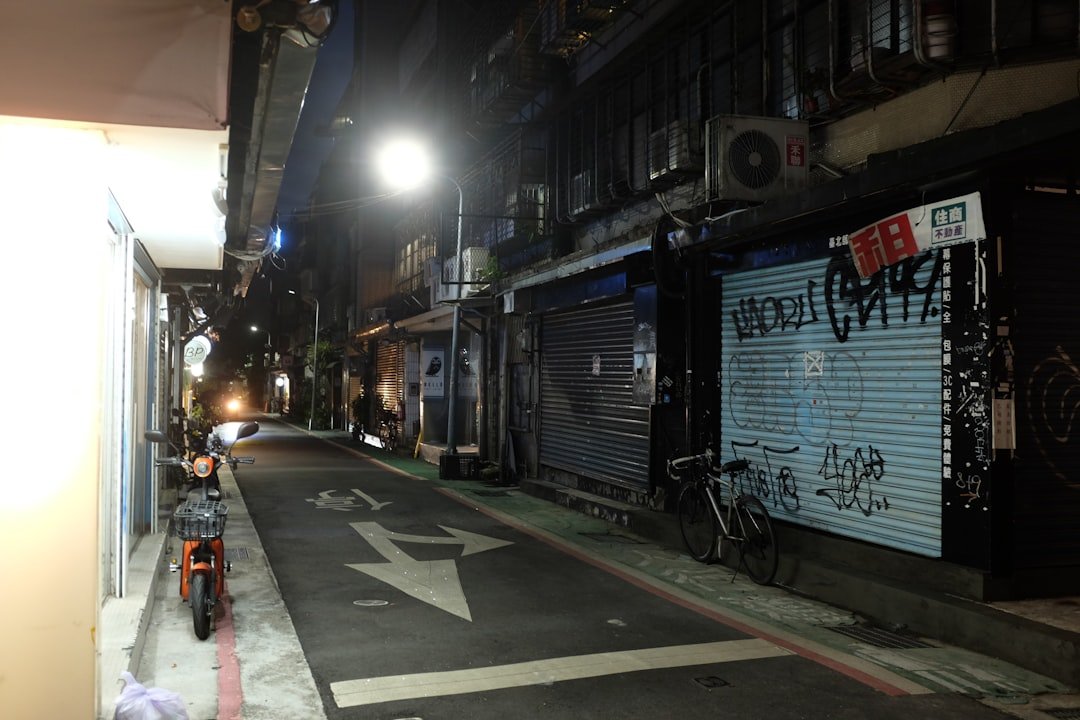 E-Bike Smart Brake Light: Boosting Urban Commuting Safety & Visibility - OPlace