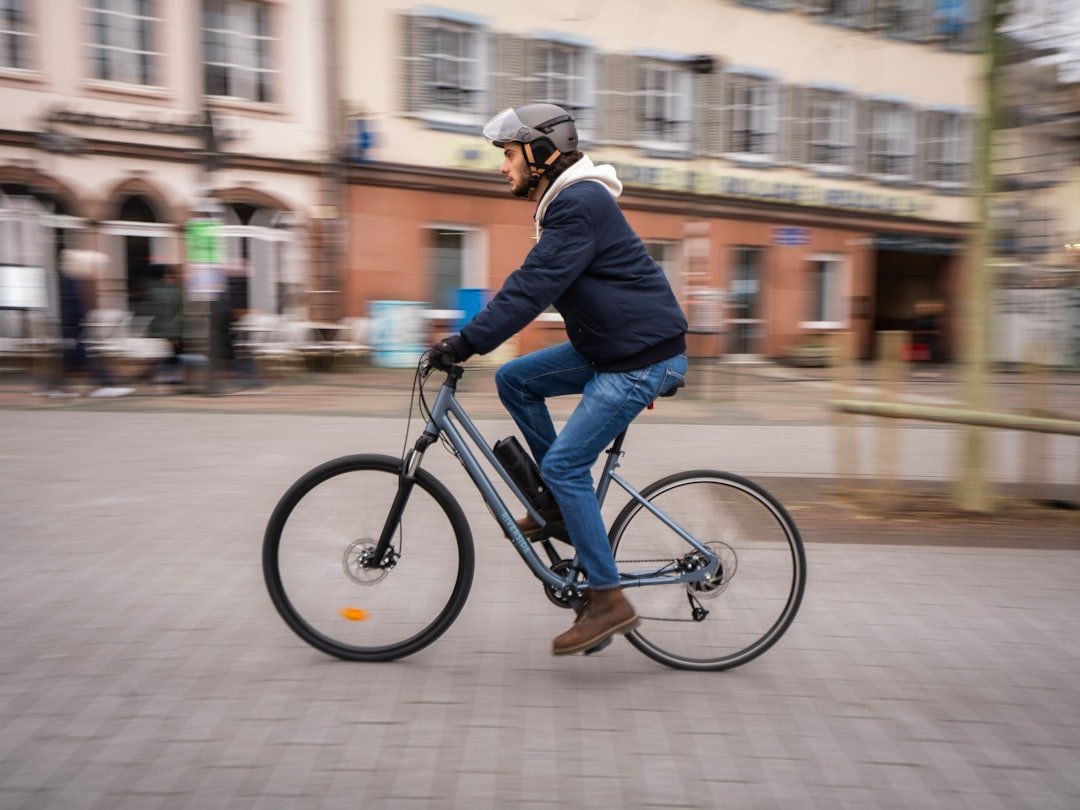 Essential Ebike Helmet Features for Urban Commuters: Ride Safe - OPlace