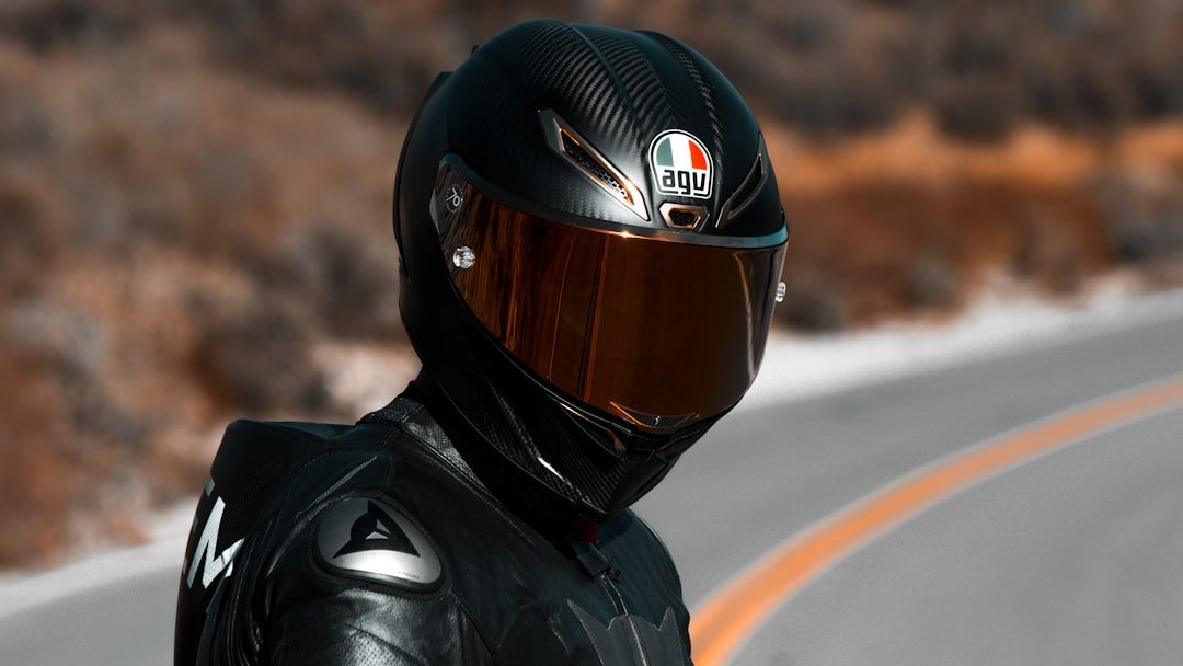 Lightweight Carbon Fiber Motorcycle Helmets: Eliminating Neck Fatigue on Long Tours - OPlace