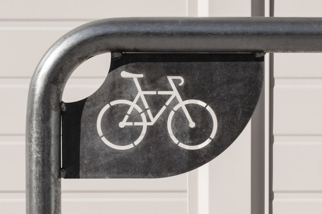 Long Battery Life Bike Tracker Taillight: Enhancing Rider Safety & Security - OPlace