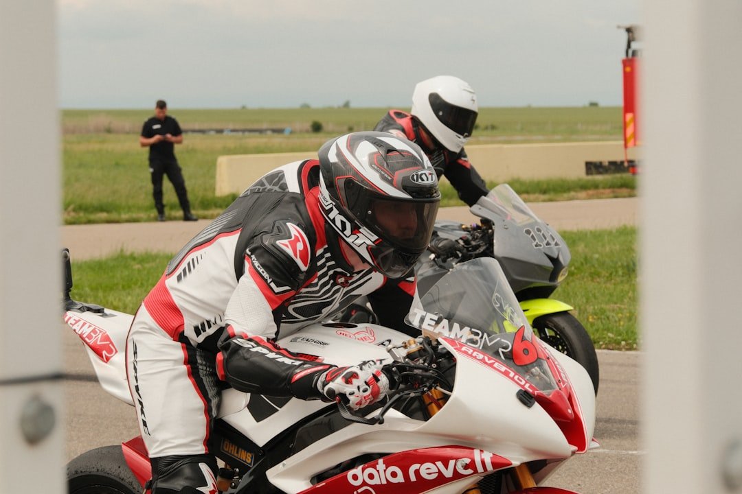 Maximize Speed: Aerodynamic Carbon Fiber Helmets for Track Racing Dominance - OPlace