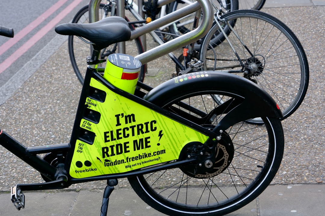 Smarter Stops: How Smart Brake Lights Radically Improve E-Bike Safety