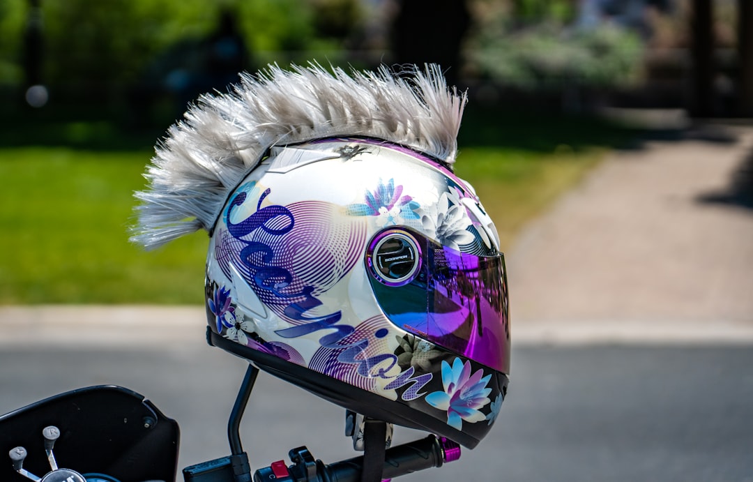 Carbon Fiber vs. Fiberglass Motorcycle Helmets: Unveiling the Safety Showdown