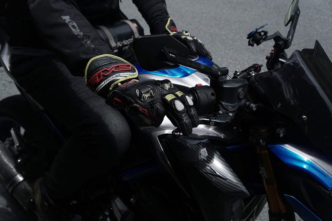 Choosing the Right Motorcycle Gloves: A Comprehensive Guide