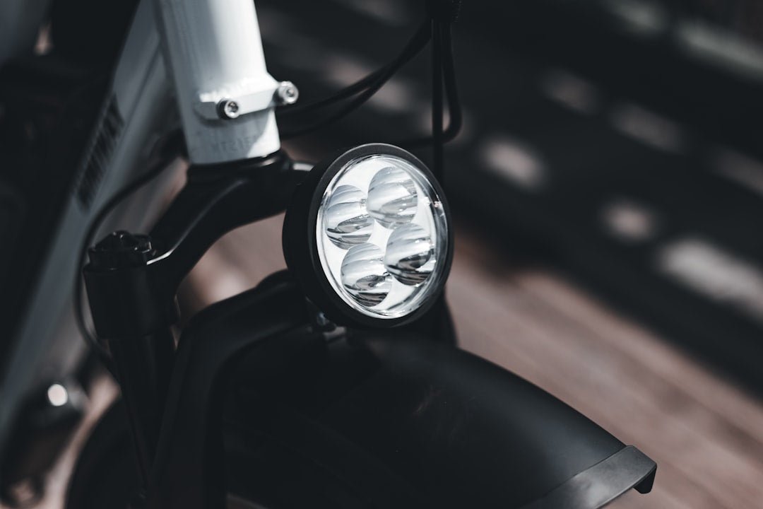 Smart Brake Sensing Tail Lights: Superior Safety Over Standard Bike Lights - OPlace