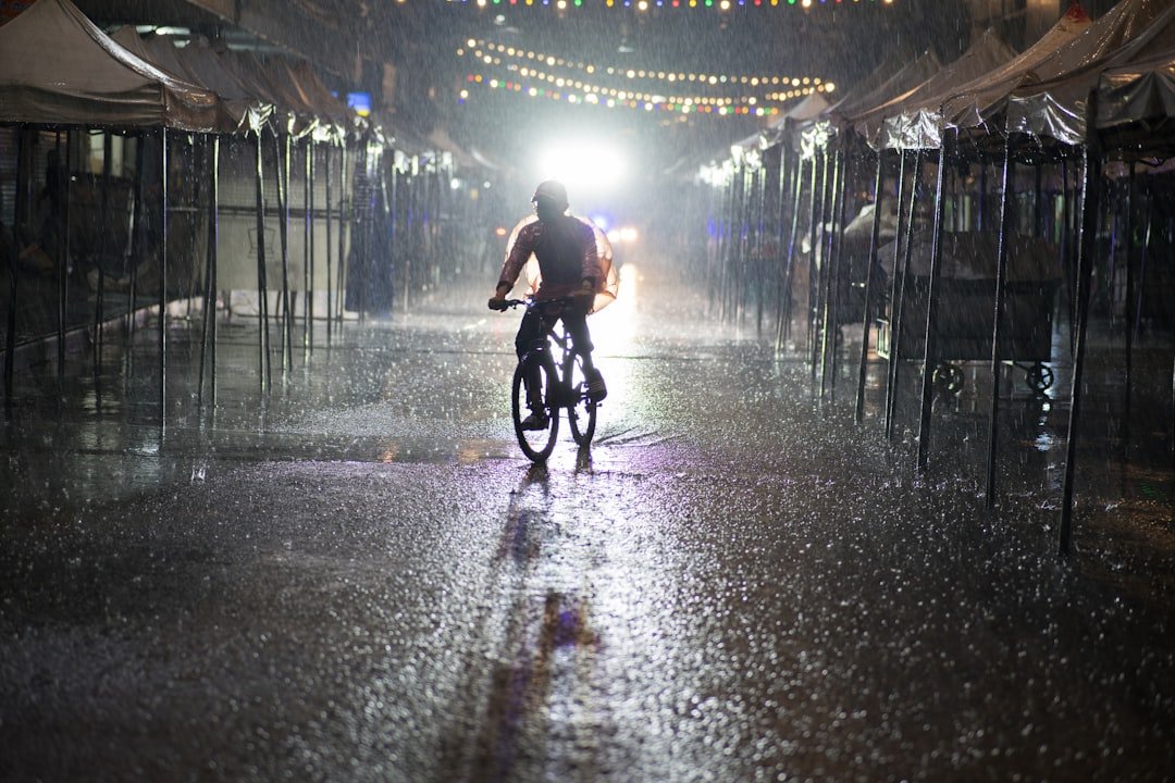 Waterproof Bike Tracker Taillight: Urban Commuter's Security Essential - OPlace